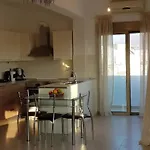 Iriana's In Center Apartment *
