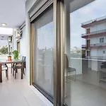 Iriana's In Center Apartment