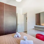 Iriana's In Center Apartment