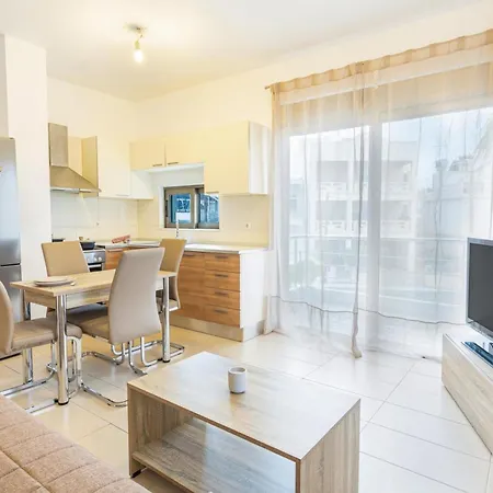 Iriana's In Center * 干尼亞