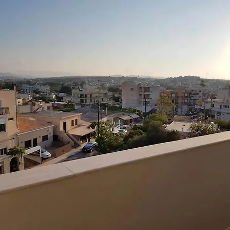 Iriana's In Center شقة