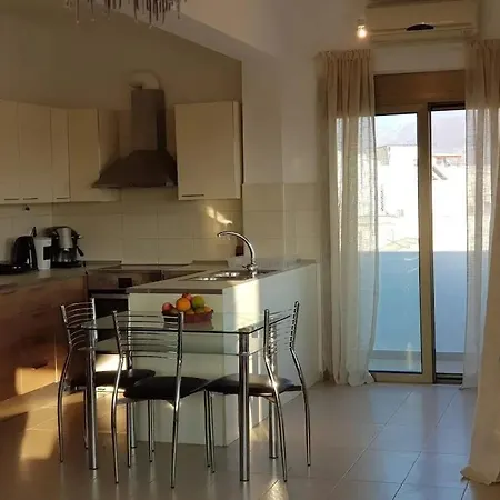 Iriana's In Center Апартаменти *
