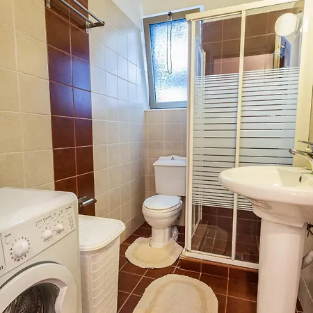 Iriana's In Center 干尼亞