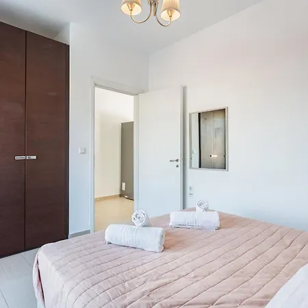 Iriana's In Center * 干尼亞