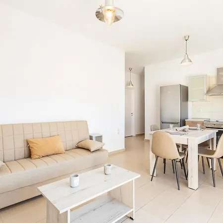 Iriana's In Center La Canée