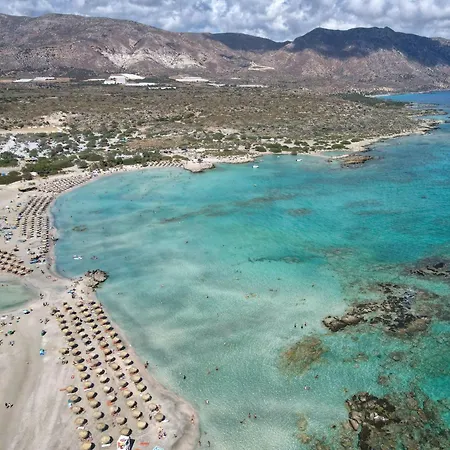 Iriana's In Center Apartment